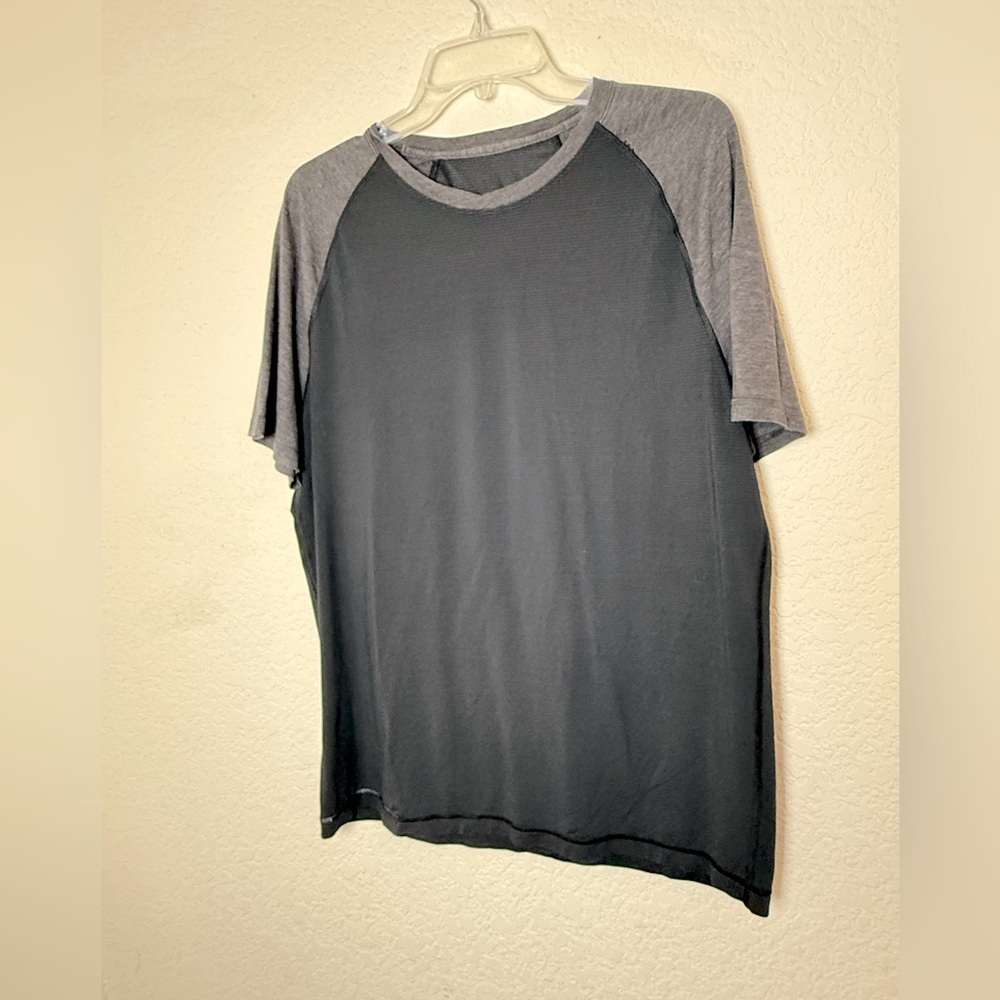 Lululemon Athletic Stretch Workout T Shirt Mens Large Two Tone Black Gray